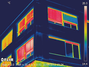 L'imagerie infrarouge est utilisée dans le génie civil, par exemple, pour vérifier l'isolation thermique des toitures et pour analyser les constructions en briques et les fenêtres.