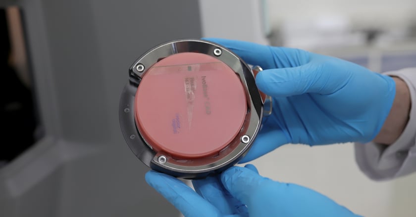 PMMA-Disc IvoBase CAD per la fresatura della base protesica nella tonalità di colore Pink V